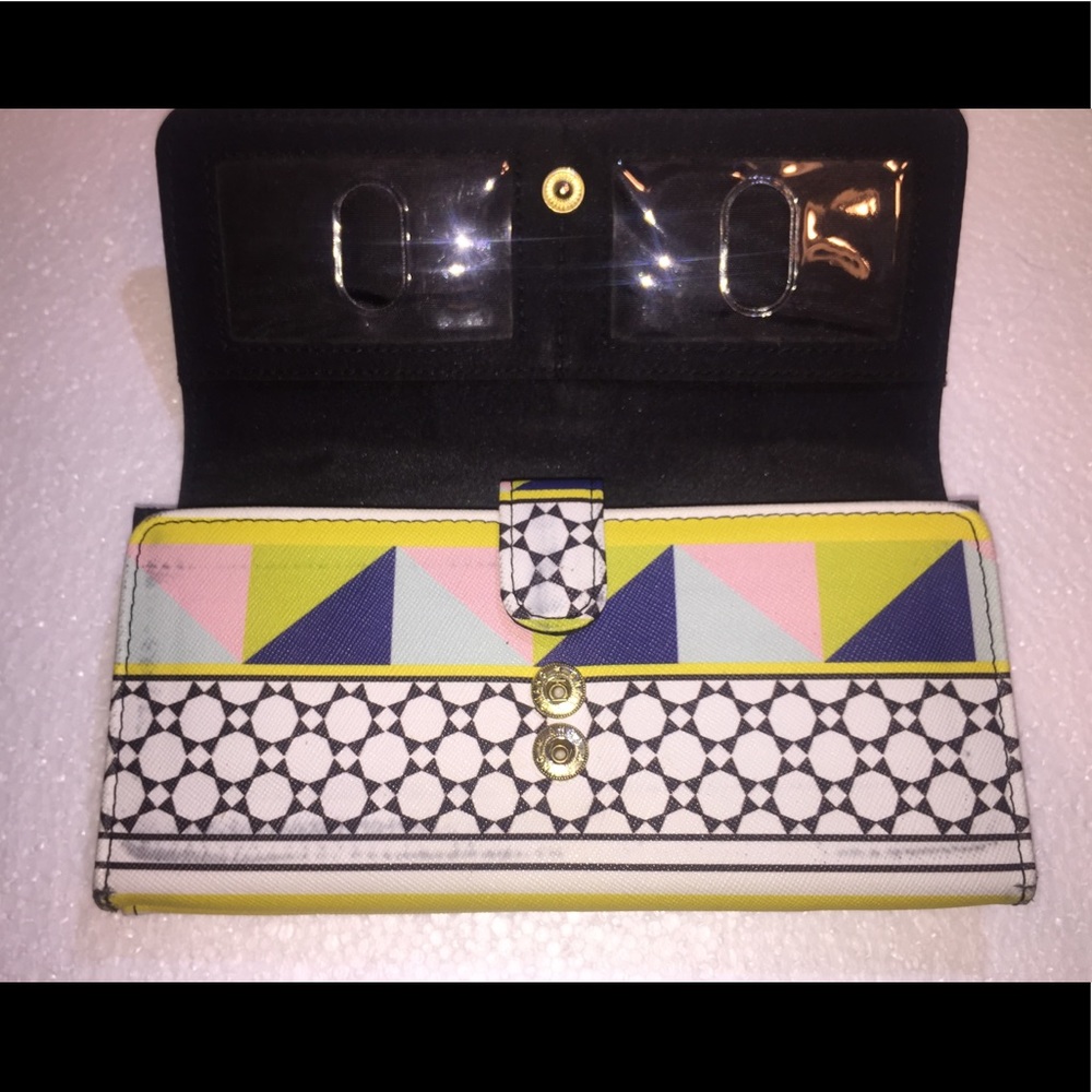 Safe Keeper Geometric Design Wallet - Picture 8 of 12